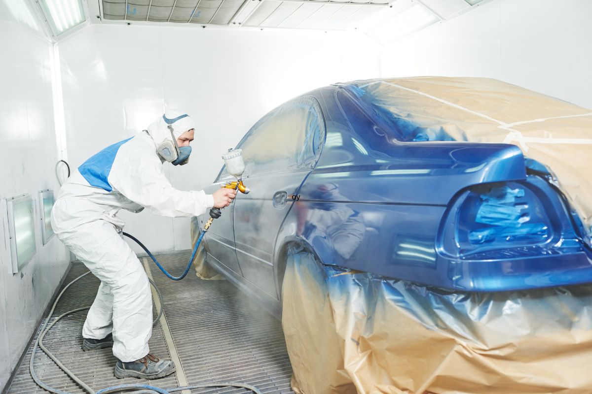 Comment Choisir la Peinture Parfaite pour Votre Voiture