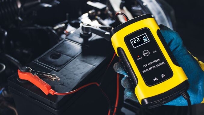 qu'est ce qui peut provoquer la décharge d'une batterie de voiture
