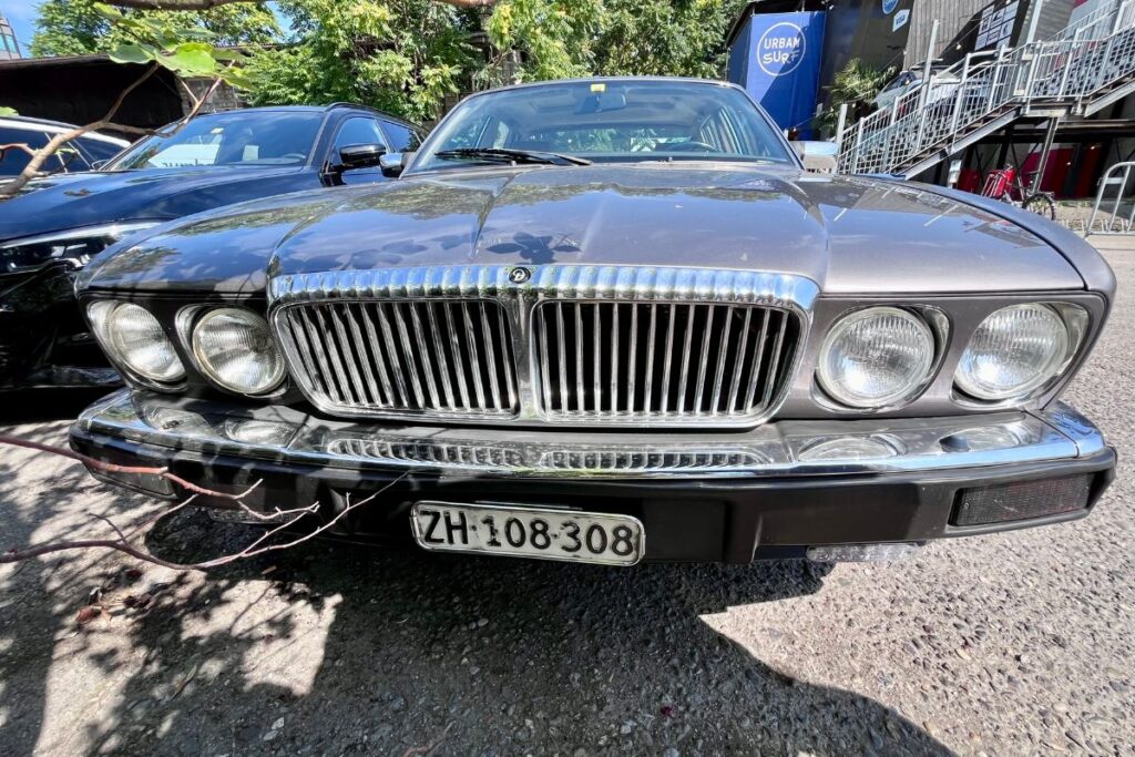 daimler double six avant