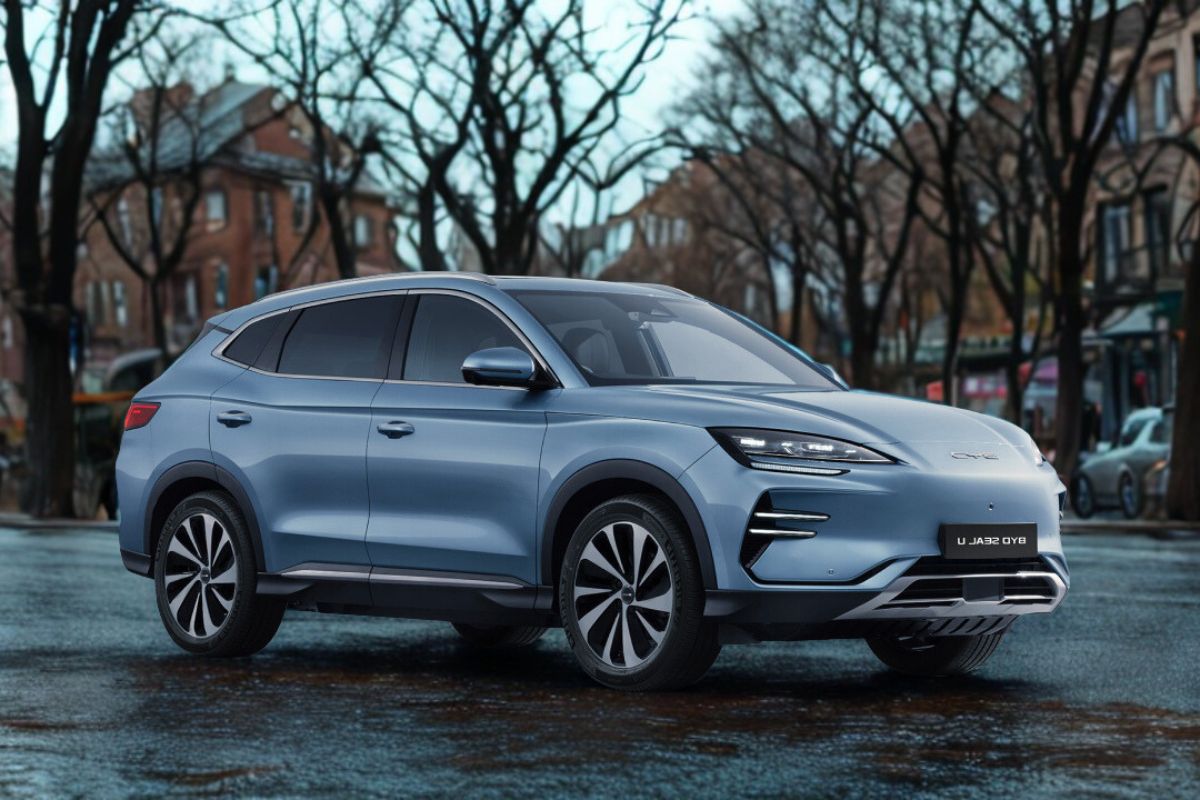 BYD face aux concurrentes : le match des prix et équipements - Logo Voiture